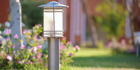 Faroles para jardín: cómo elegir los ideales según tu espacio y estilo