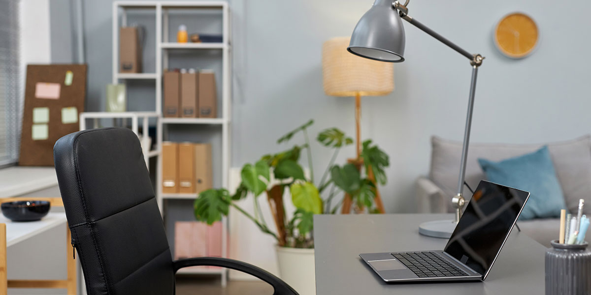 Iluminación para escritorio: Guía para un espacio de trabajo saludable y libre de estrés visual