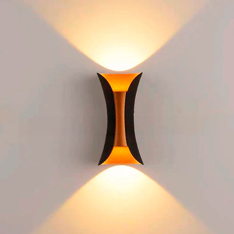 LÁMPARA DE EXTERIOR LUCIANA BLACK AND GOLD LUZ CÁLIDA