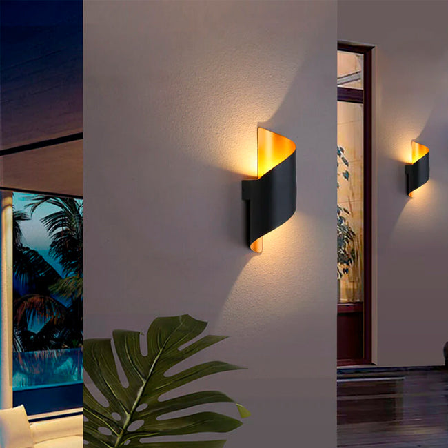 LÁMPARA DE EXTERIOR IVANNA BLACK AND GOLD LED LUZ CÁLIDA