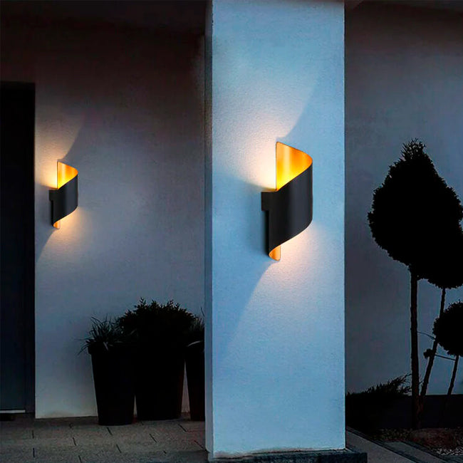 LÁMPARA DE EXTERIOR IVANNA BLACK AND GOLD LED LUZ CÁLIDA