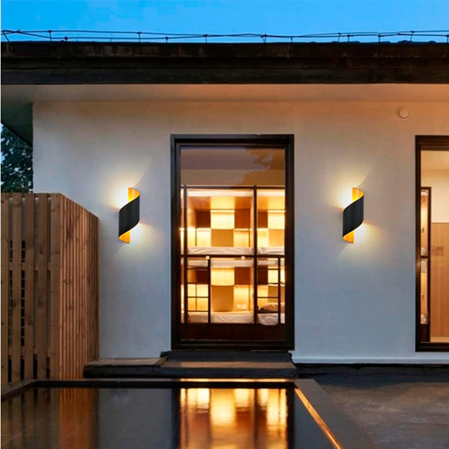 LÁMPARA DE EXTERIOR IVANNA BLACK AND GOLD LED LUZ CÁLIDA