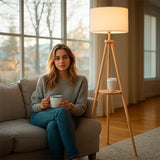 LÁMPARA DE PIE TRÍPODE NORUEGA NATURAL NORDIC SHELF CON REPISA - SIN FOCO