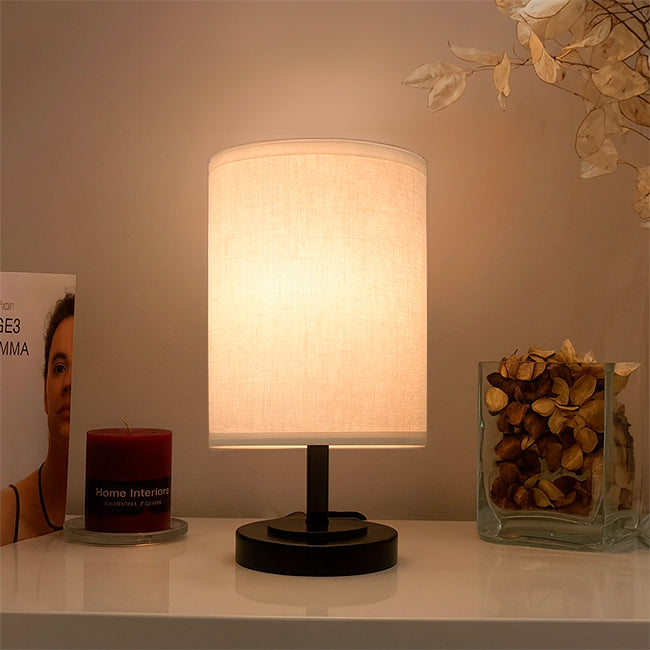 LÁMPARA DE MESA LINEAL MAHIA BLACK + FOCO LED TRANSPARENTE A60 4W LUZ CÁLIDA