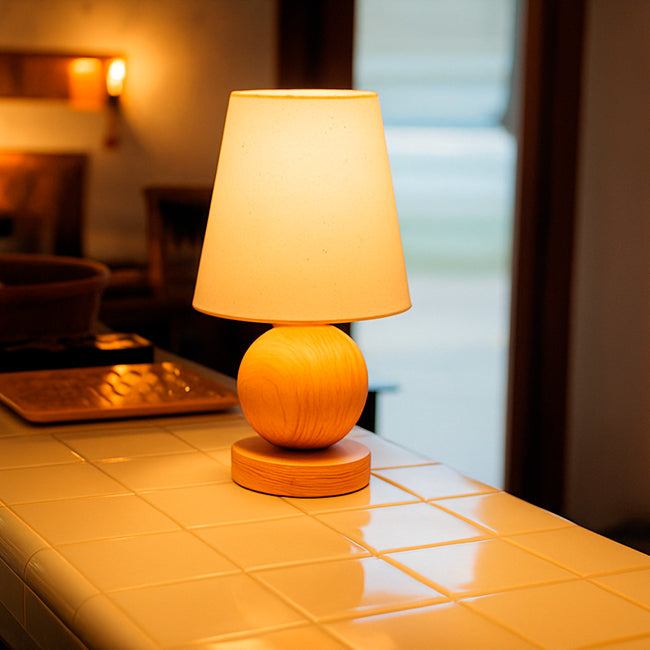LÁMPARA DE MESA DE MADERA ROCIO + FOCO LED 12W LUZ CÁLIDA