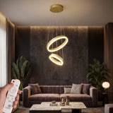 Lámpara colgante LED de 2 anillos dorados en sala moderna con control remoto de intensidad - i-Lumina