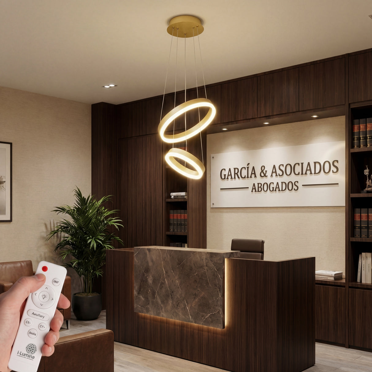 Lámpara de diseño circular en recepción de oficina premium - i-Lumina Perú