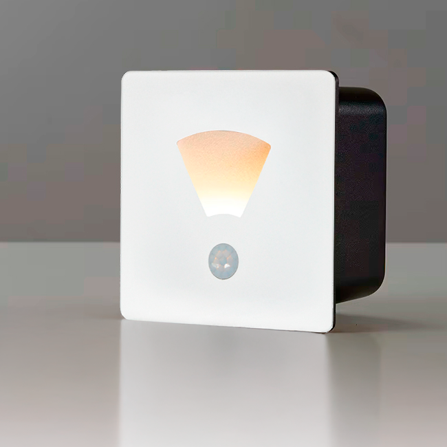 SPOT LUZ GUÍA DE PASO MARCELA LED SIMÉTRICO 3W CUADRADO BLANCO CON SENSOR DE MOVIMIENTO LUZ CÁLIDA