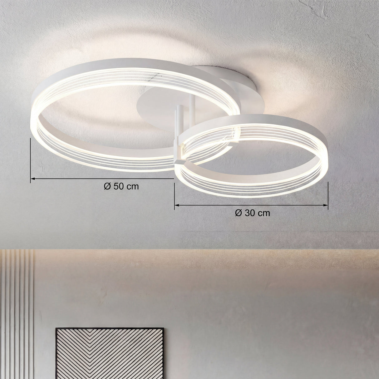 Infografía con las medidas exactas del plafón LED circular para techos de departamentos modernos en Lima.