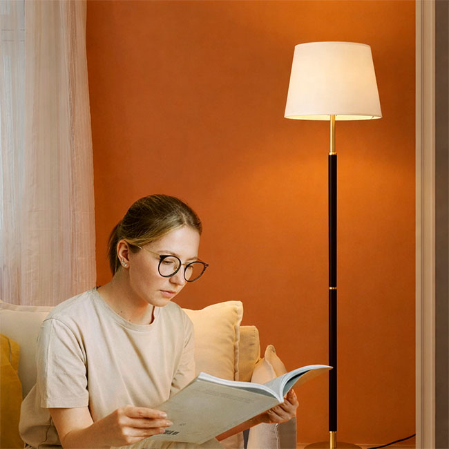 LÁMPARA DE PIE JESSICA GOLD AND DARK NOGAL - SIN FOCO