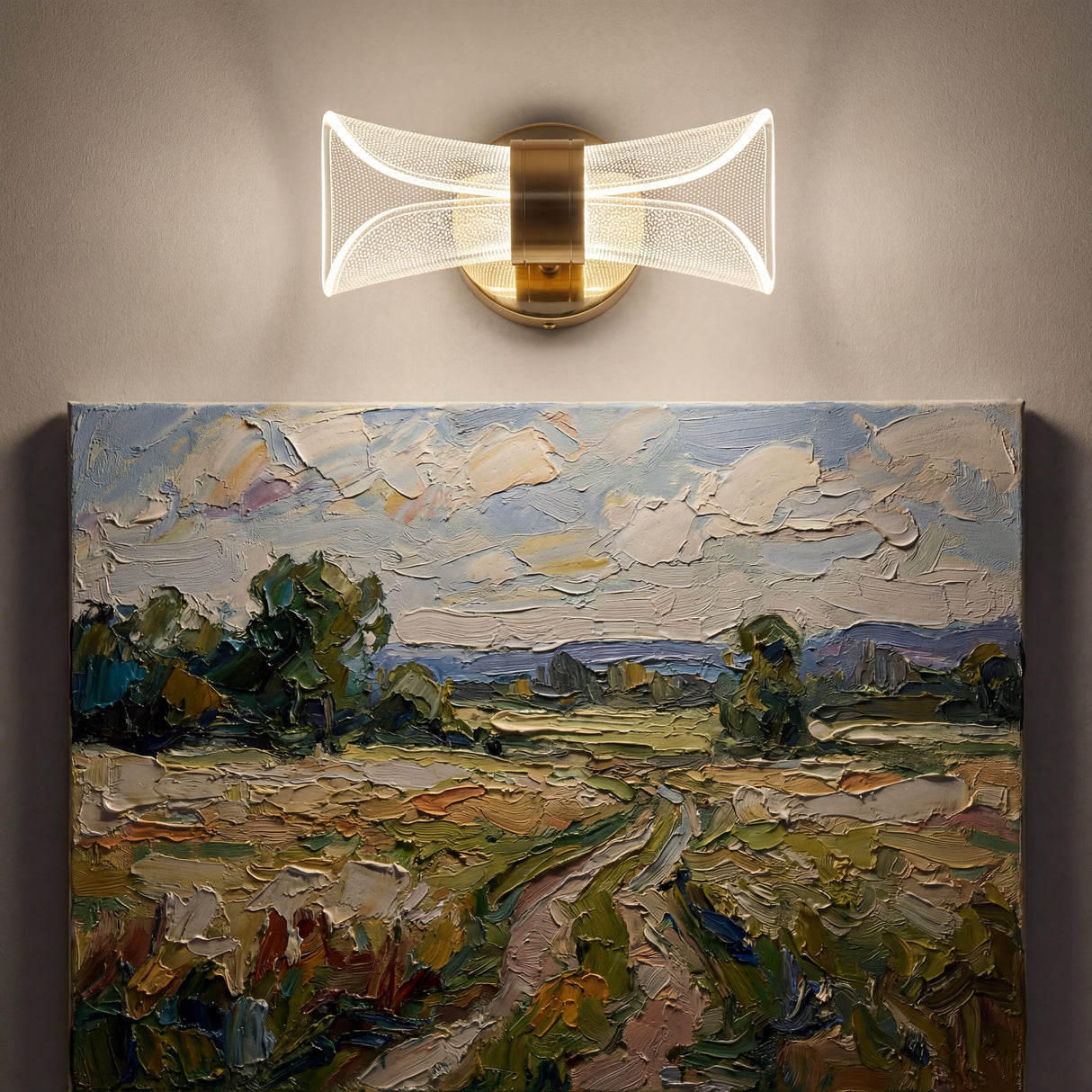 Aplicacion horizontal de la lampara Galaxy Gold funcionando como luz de galeria sobre una pintura al oleo.