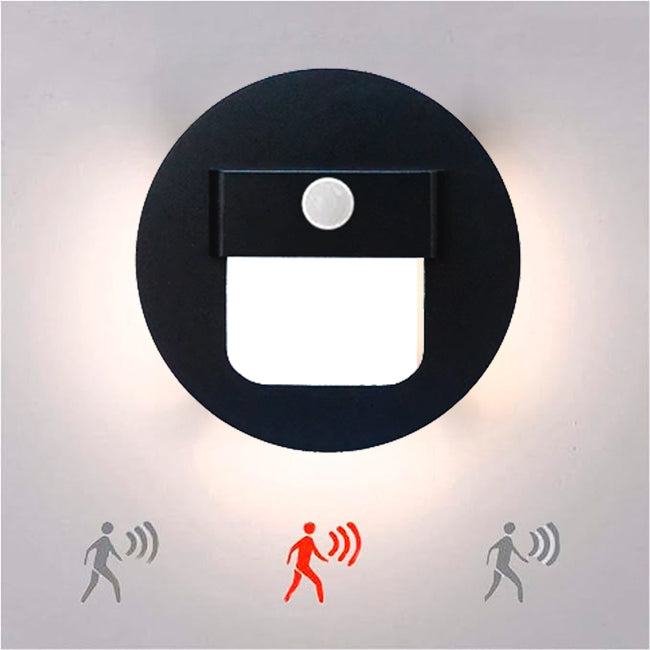 SPOT LUZ GUÍA DE PASO FABIANA LED ASIMÉTRICO 3W CIRCULAR NEGRO CON SENSOR DE MOVIMIENTO LUZ CÁLIDA