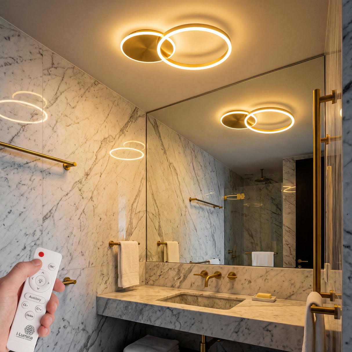 Plafón LED circular dorado instalado en techo de baño con diseño de lujo.