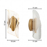 Infografia con dimensiones de la lampara: 17 cm de alto, 10 cm de ancho y 11 cm de profundidad.