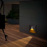 SPOT LUZ GUÍA DE PASO REGINA LED ASIMÉTRICO 3W CUADRADO NEGRO CON SENSOR DE MOVIMIENTO LUZ CÁLIDA