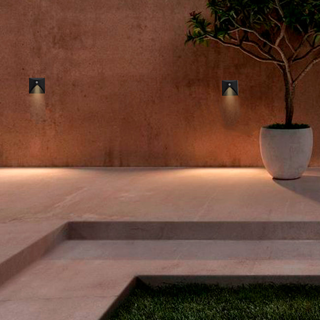 SPOT LUZ GUÍA DE PASO REGINA LED ASIMÉTRICO 3W CUADRADO NEGRO CON SENSOR DE MOVIMIENTO LUZ CÁLIDA