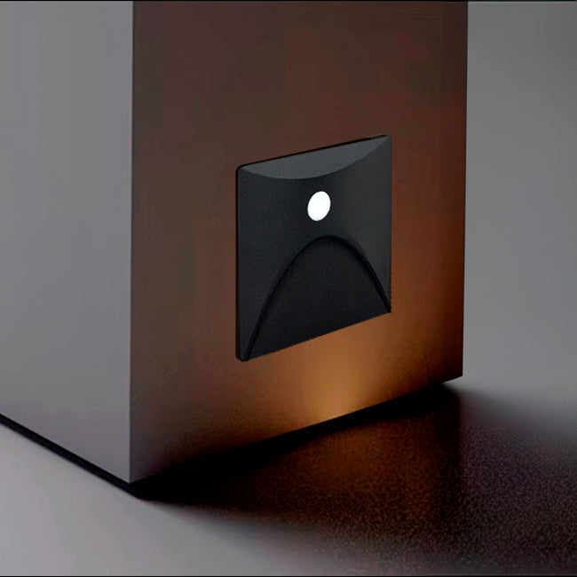 SPOT LUZ GUÍA DE PASO REGINA LED ASIMÉTRICO 3W CUADRADO NEGRO CON SENSOR DE MOVIMIENTO LUZ CÁLIDA