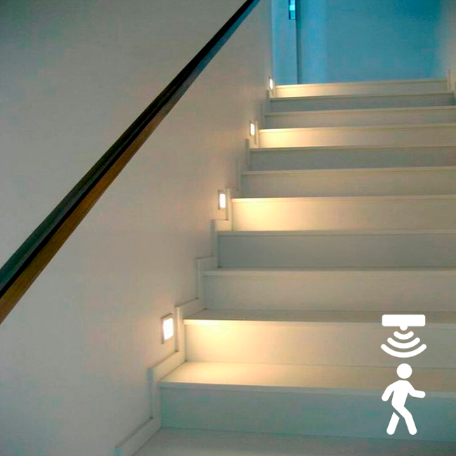 SPOT LUZ GUÍA DE PASO DE ESCALERA LED 3W ASIMETRICA BLANCO CON SENSOR DE MOVIMIENTO LUZ CÁLIDA