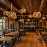 LÁMPARA COLGANTE ARTESANAL FLAVIA + FOCO LED G95 FILAMENTO ÁMBAR 4W 2700K LUZ CÁLIDA