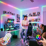 Habitación de juegos con vibrantes tiras de luces LED que se sincronizan con la música, creando una atmósfera dinámica.