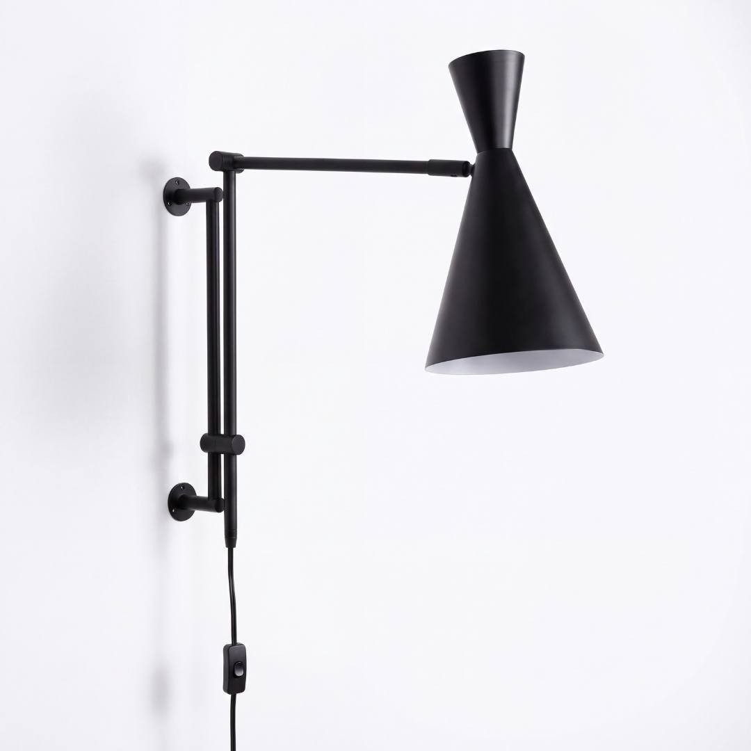 Aplique de pared IRIS negro en vista tres cuartos con brazo extendido