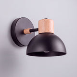 Aplique domo negro con madera sobre fondo gris neutro