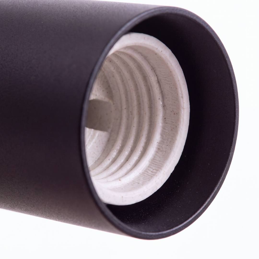 Detalle del socket E27 del aplique Mia Black, foco no incluido