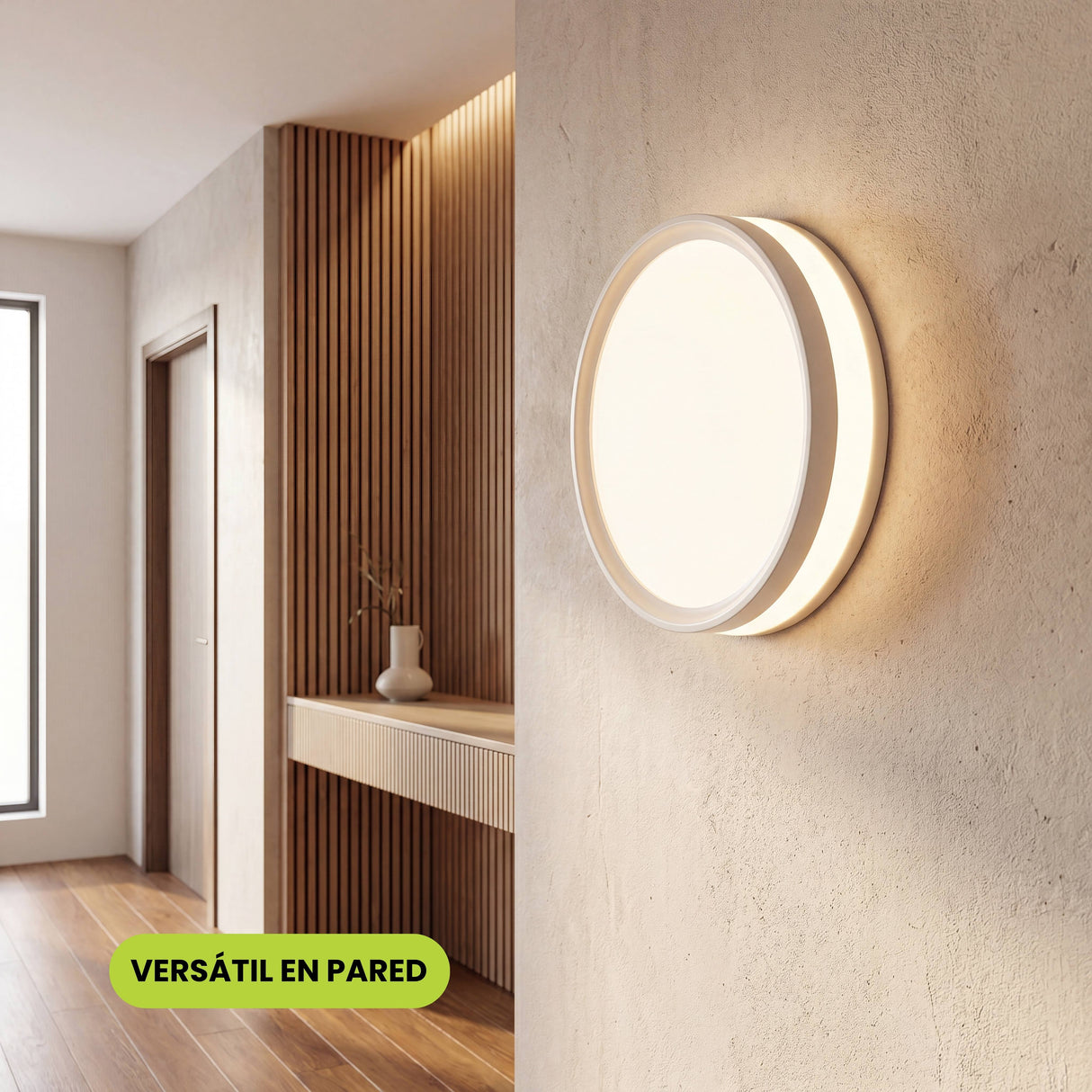 Aplicación versátil de luminaria circular instalada como aplique de muro decorativo en zona de paso.