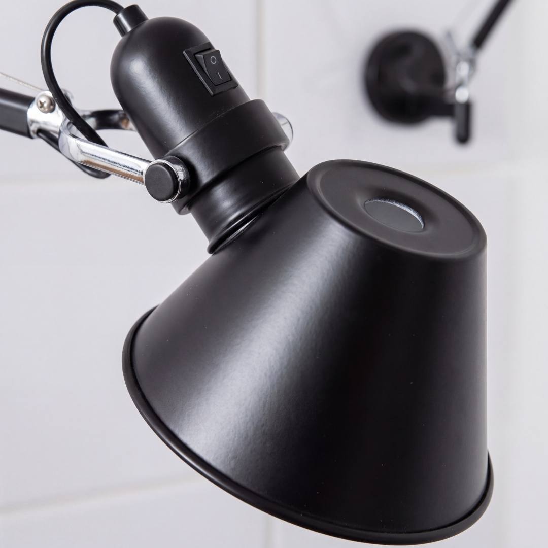 Detalle del cabezal campana negro mate con socket E27 del aplique Teo