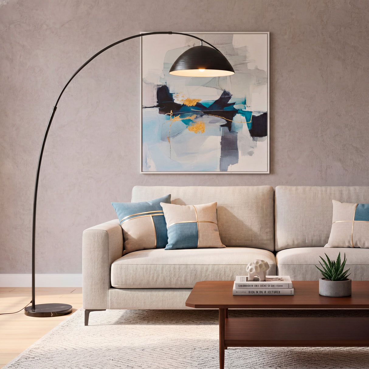 Perfil curvo de iluminación arquitectónica coordinado con un salón minimalista de tonos neutros.