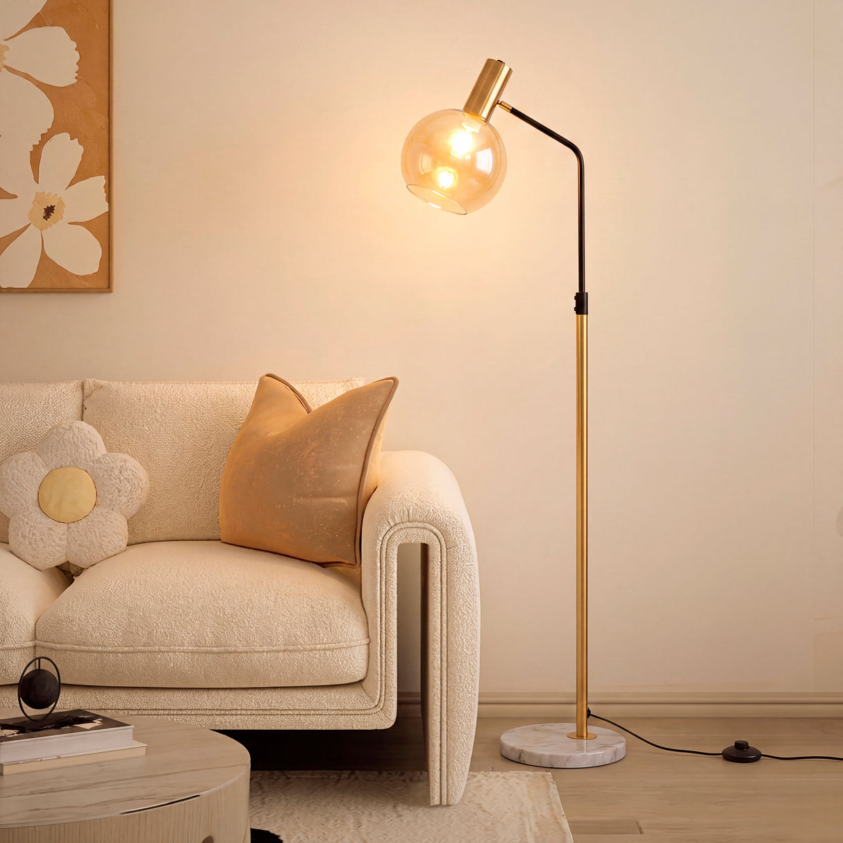 Luminaria esbelta que unifica e integra con elegancia la estética de una sala de estar moderna.
