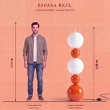 Infografía de proporción que compara la altura de un hombre con la de la lámpara de pie moderna.