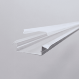 Cuerpo de aluminio extruido con difusor de policarbonato para disipación térmica.