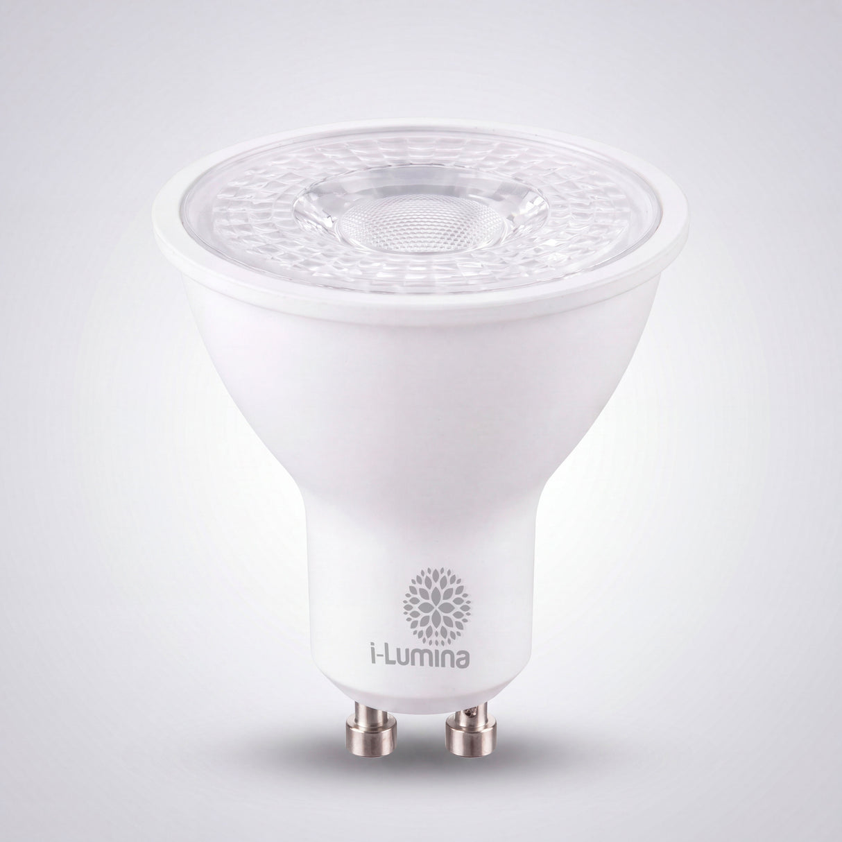Foco reflector compacto con chasis blanco y acabados premium para sistemas de embutir en techo.