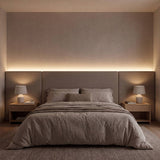 Cabecera de dormitorio con halo de luz cálida de cinta LED COB