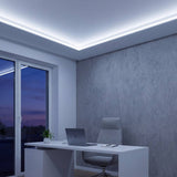 Oficina moderna con fosa de techo iluminada con cinta LED COB luz blanca