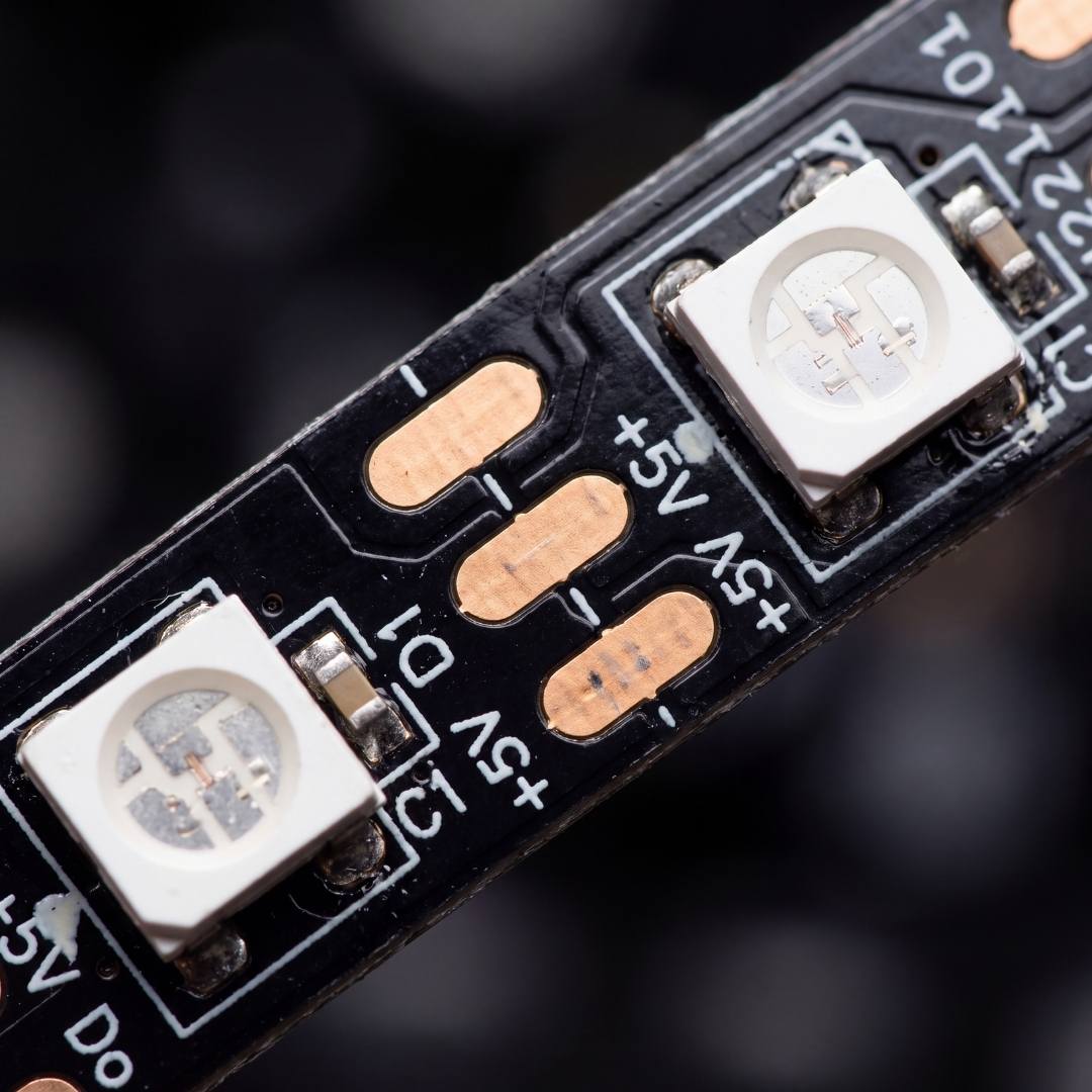 Detalle de los LED RGB y las conexiones de la cinta LED USB 5V