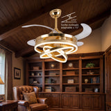 Biblioteca clásica con ventilador de techo dorado y motor DC ultra silencioso.