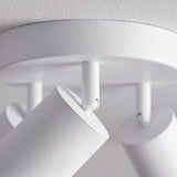 Detalle del mecanismo de articulación giratoria para direccionar el flujo luminoso con precisión.