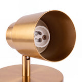 Vista interna del cuerpo tubular de latón preparado para alojar bombillas dicroicas orientables.