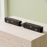 Conector magnético tipo I negro para riel magnético 48V sobre bloque de travertino