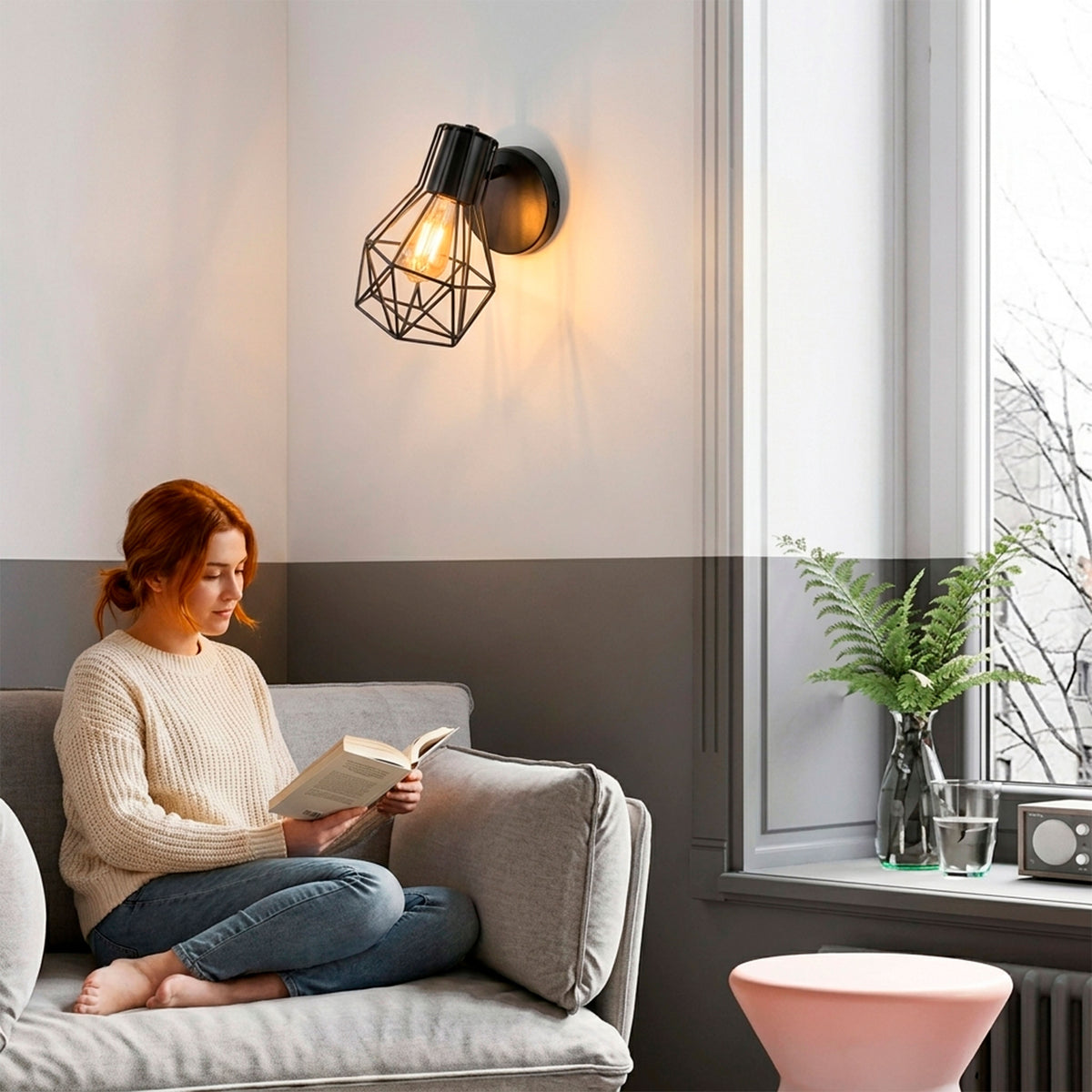 Luz de soporte orientable proyectada en estancia residencial para favorecer la relajación.