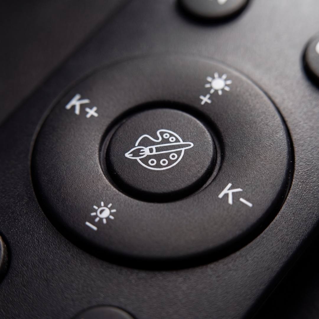Botones de intensidad y tonalidad del control remoto para transformador magnético