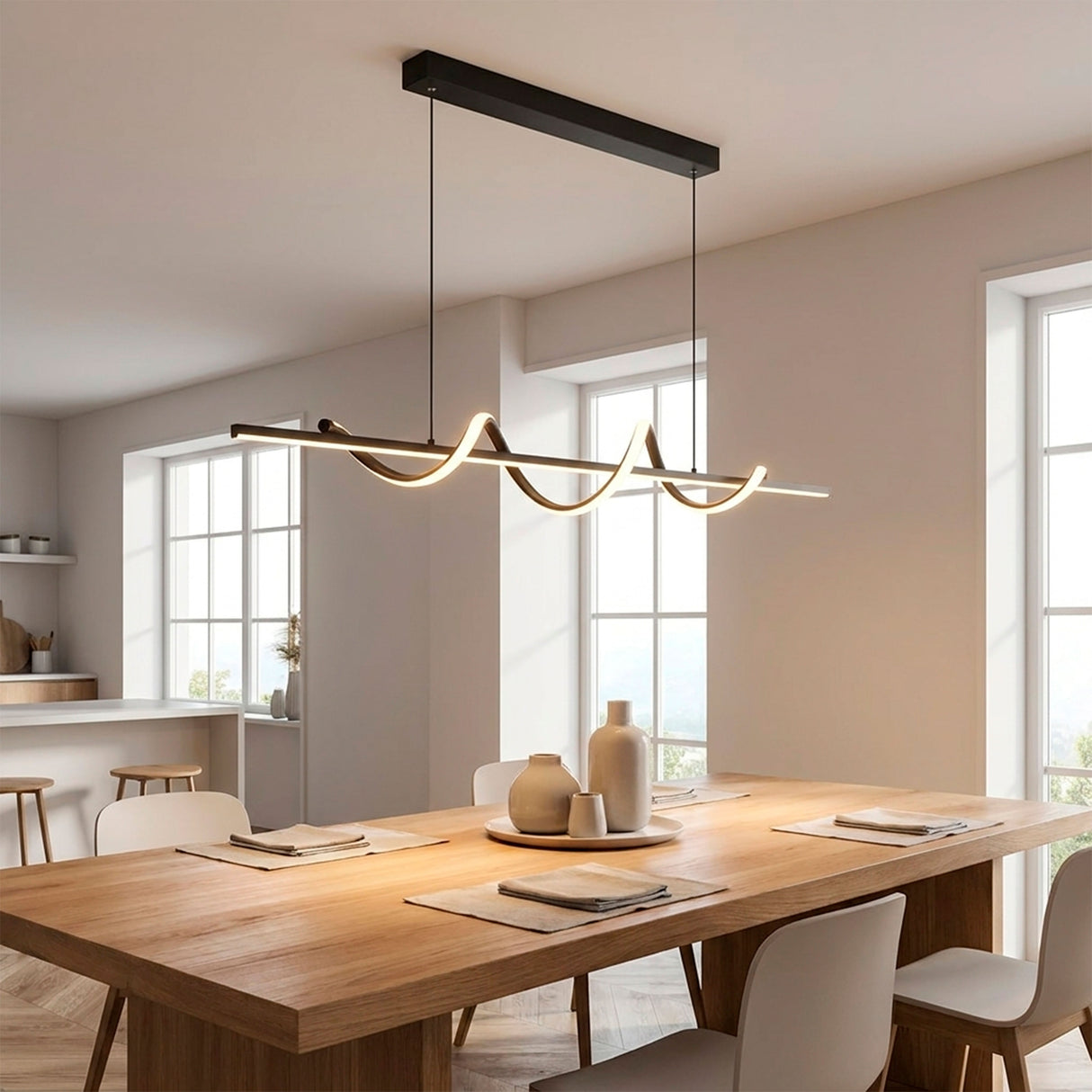 Iluminación de sobreponer lineal que resalta texturas naturales en proyectos de interiorismo.