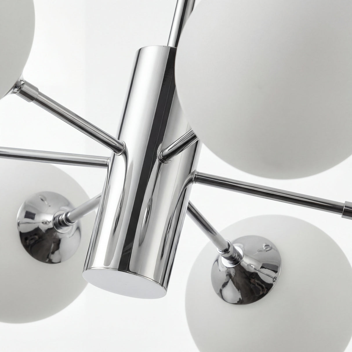 Detalle tecnico del acabado cromo espejo de la lampara cosmos silver de i-Lumina