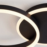 Detalle de acabado negro mate y difusor de luz LED de alta calidad.