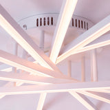 Close-up de las barras de aluminio blanco y difusores opalinos de la lámpara Mirabella.
