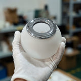 Detalle de esfera de vidrio opalizado blanco para difusion de luz calida uniforme