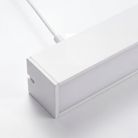 Primer plano de acabado en blanco mate y difusor de policarbonato de alta calidad.