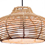 Close-up de la estructura de rattan natural resaltando el acabado artesanal y el tejido abierto.